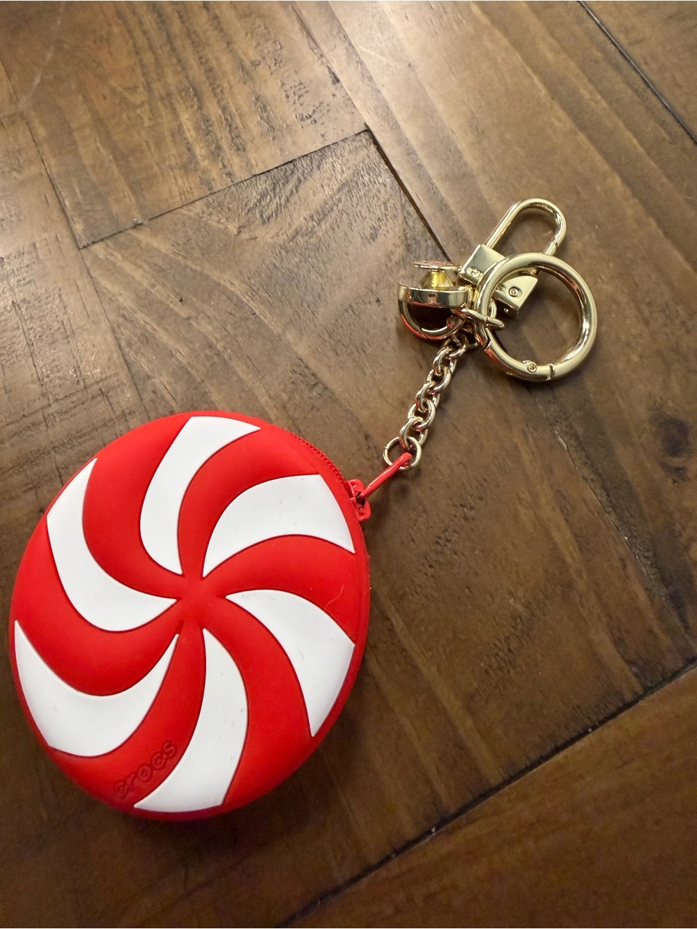 Crocs red/white peppermint swirl zip coin wallet keychain w/ keyring